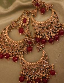 The Vaishnavi maangtikka earring set (red)